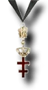 Trofeo Militar con cinta negra del que pende la Cruz de la Orden (Venera)